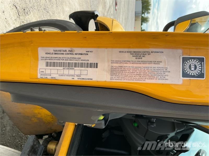 International MV607 4x2 Van Truck Autocamioane