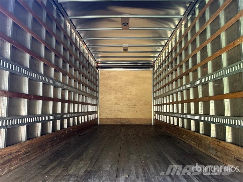 International MV607 4x2 Van Truck Fast kasse