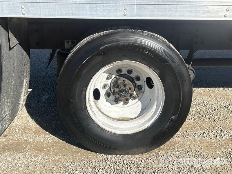 International MV607 4x2 Van Truck Bakwagens met gesloten opbouw