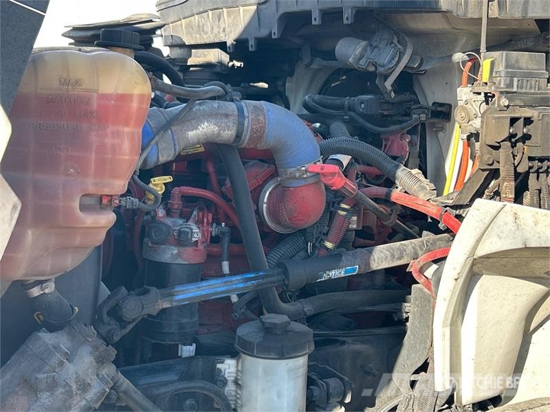 International MV607 4x2 Van Truck Fast kasse