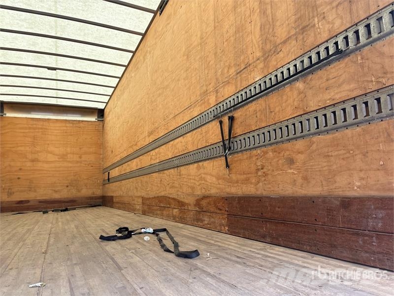 International MV607 4x2 Van Truck Sanduk kamioni