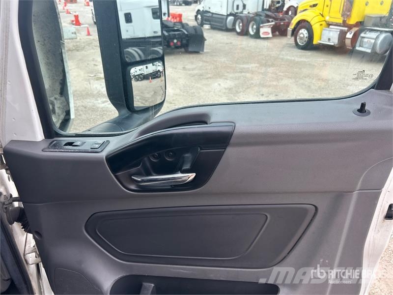 International MV607 4x2 Van Truck Kofferaufbau