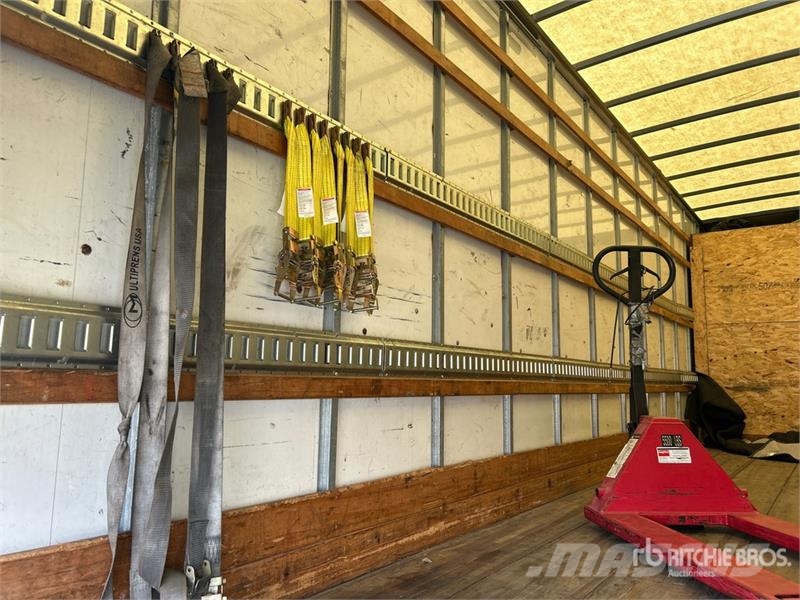 International MV607 4x2 Van Truck Bakwagens met gesloten opbouw