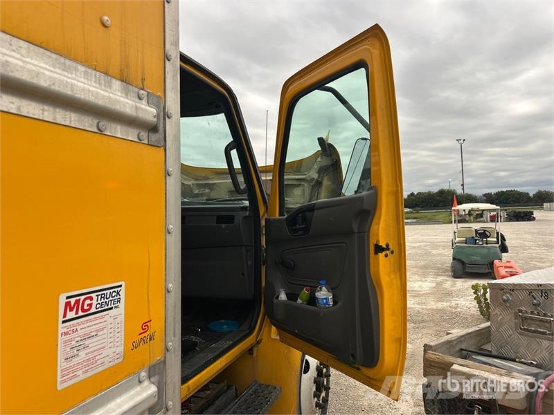 International MV607 4x2 Van Truck Bakwagens met gesloten opbouw