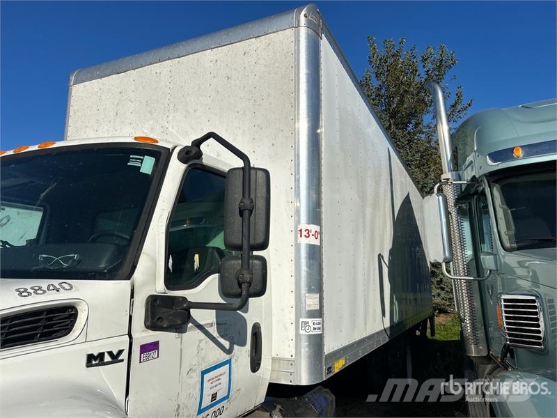 International MV607 4x2 Van Truck Fast kasse