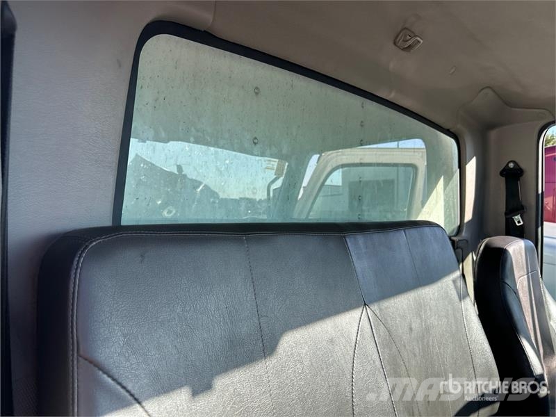 International MV607 4x2 Van Truck Fast kasse