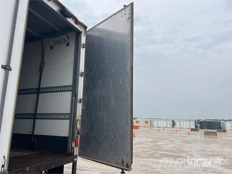 International MV607 6x4 Locomotive Van Truck Furgons