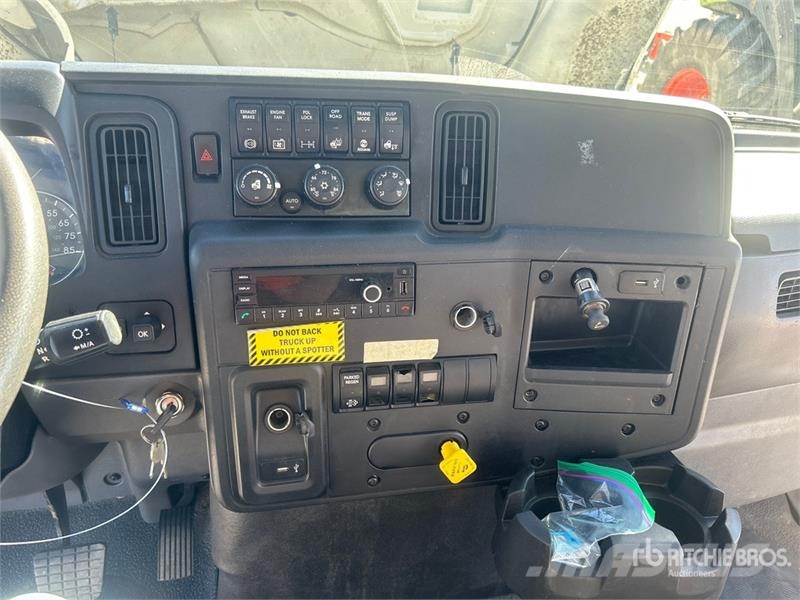 International MV607 6x4 Service Truck Комунальні автомобілі / автомобілі загального призначення