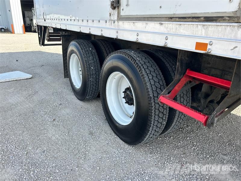 International MV607 6x4 Locomotive Service Truck مركبات الأغراض العامة