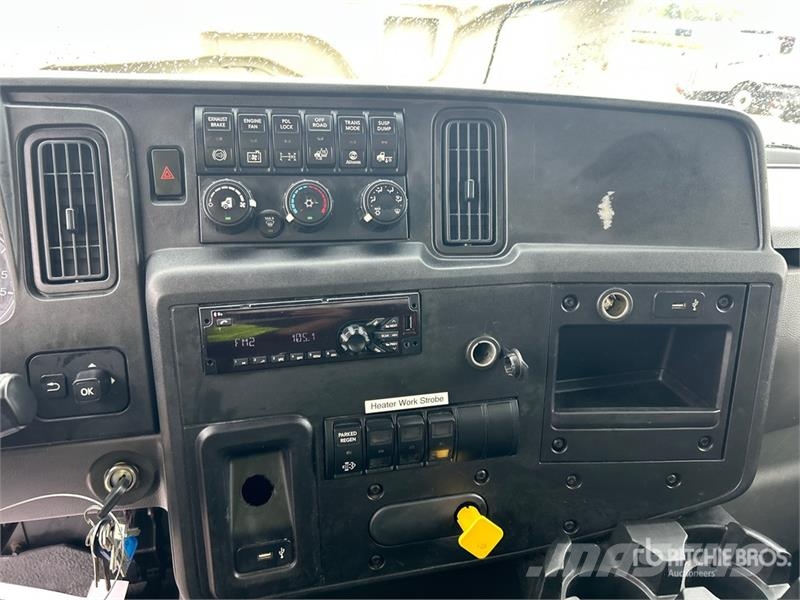 International MV607 6x4 Locomotive Service Truck 多目的/汎用車両