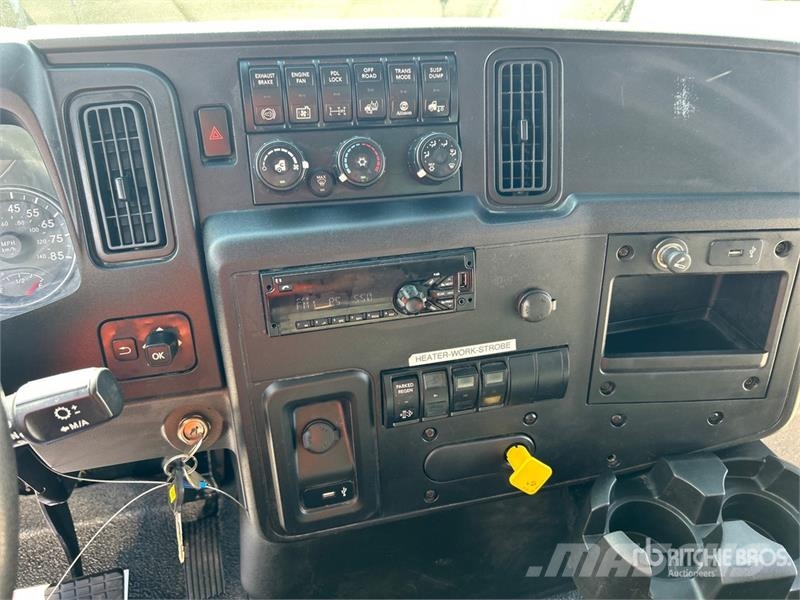 International MV607 6x4 Locomotive Service Truck مركبات الأغراض العامة