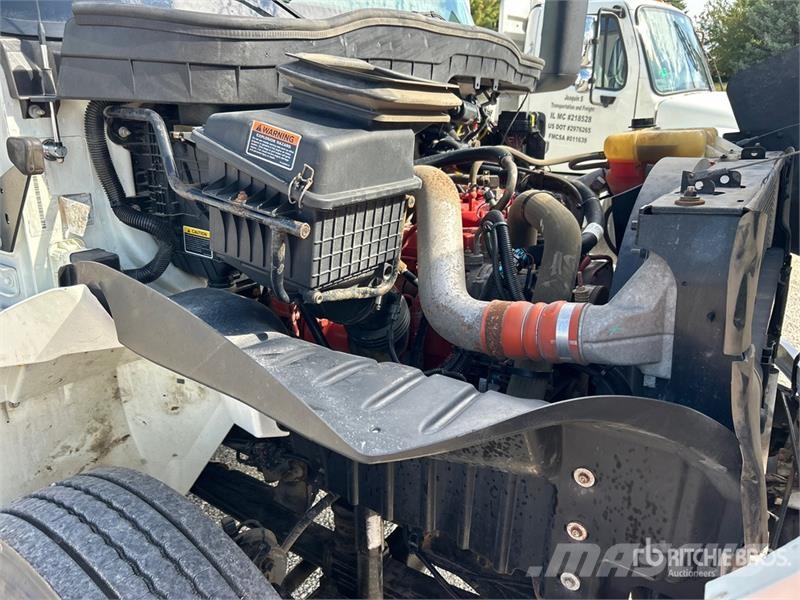 International MV607 6x4 Locomotive Service Truck مركبات الأغراض العامة