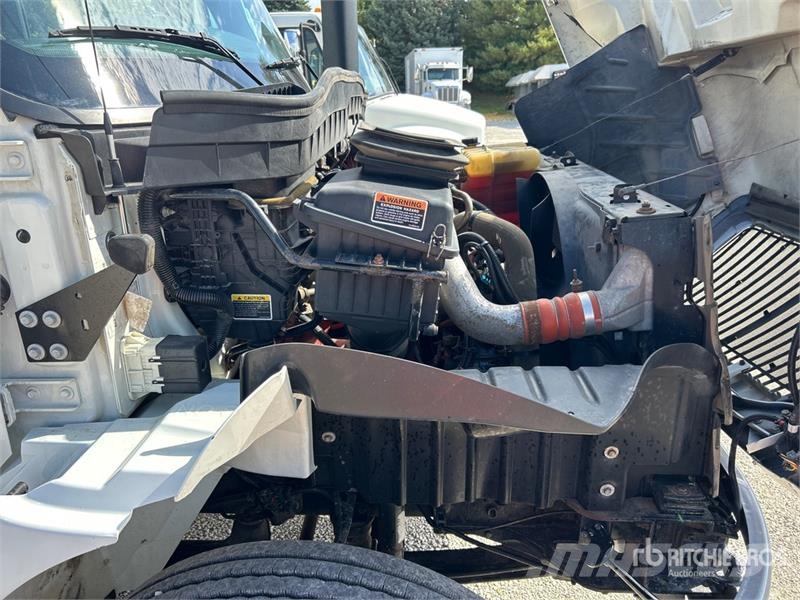 International MV607 6x4 Locomotive Service Truck مركبات الأغراض العامة