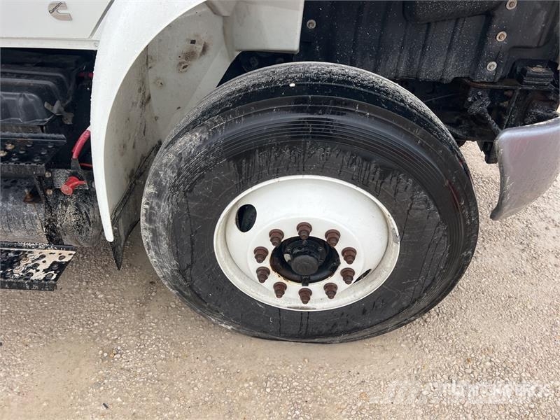 International MV607 6x4 Locomotive Van Truck Furgons