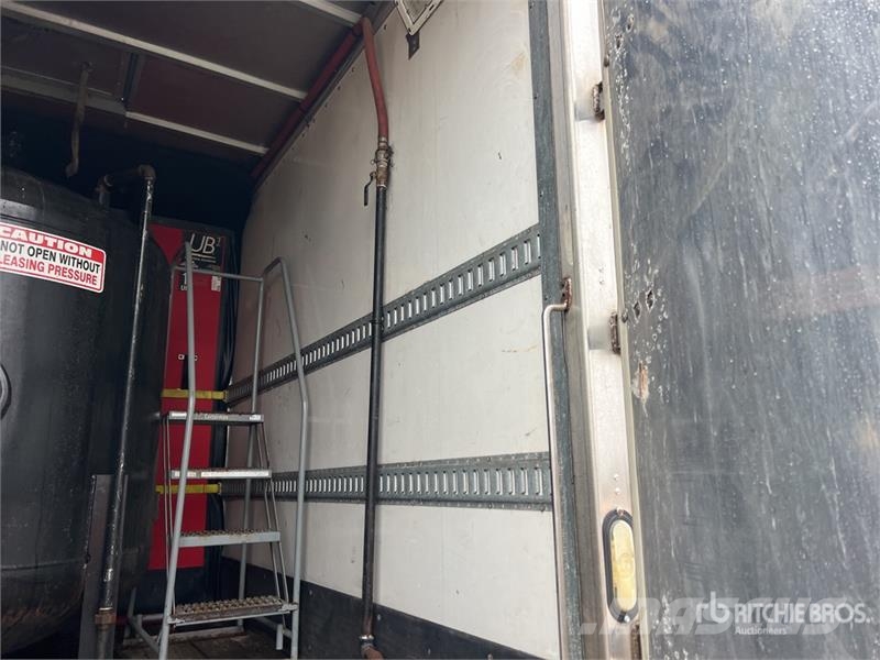 International MV607 6x4 Locomotive Van Truck Furgons
