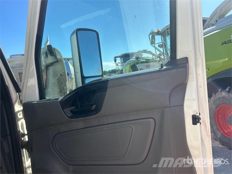 International MV607 6x4 Service Truck Комунальні автомобілі / автомобілі загального призначення