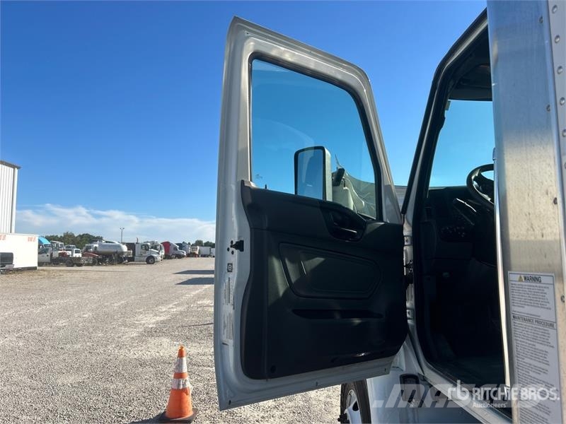International MV607 6x4 Locomotive Service Truck Municipal / general purpose vehicles