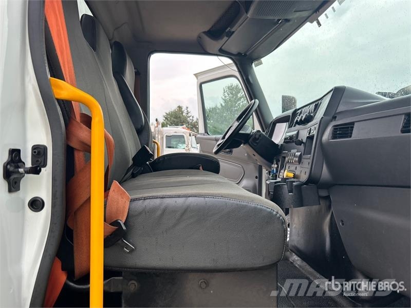 International MV607 6x4 Locomotive Service Truck 多目的/汎用車両