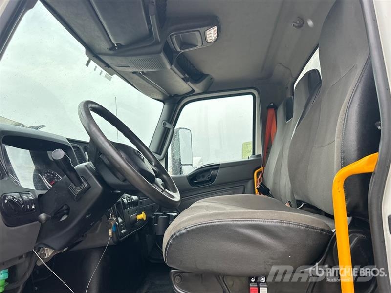 International MV607 6x4 Locomotive Service Truck 多目的/汎用車両