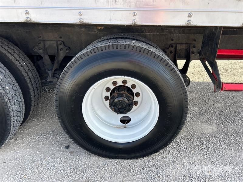 International MV607 6x4 Locomotive Service Truck مركبات الأغراض العامة