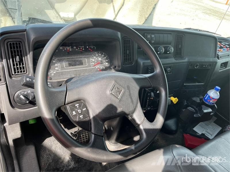 International MV607 SBA 4x2 Van Truck Sanduk kamioni