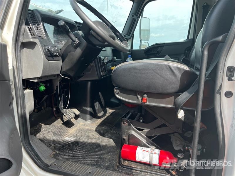 International MV607 SBA 4x2 Van Truck Sanduk kamioni