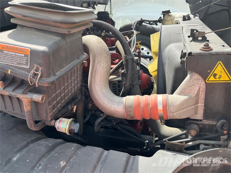 International MV607 SBA 4x2 Van Truck Sanduk kamioni