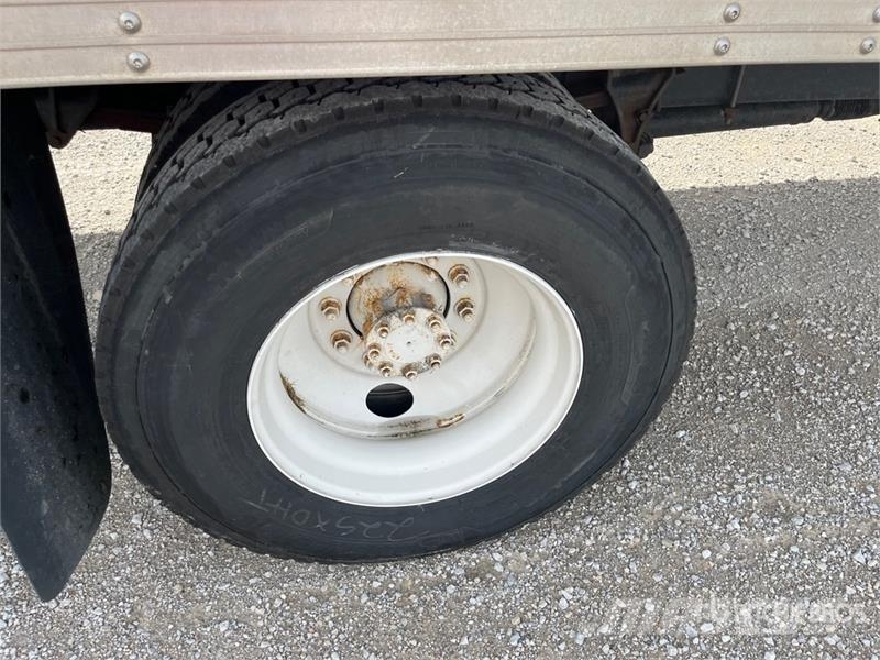 International MV607 SBA 4x2 Van Truck Sanduk kamioni