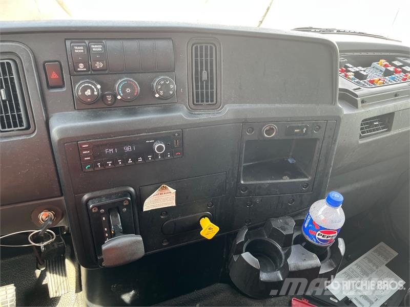 International MV607 SBA 4x2 Van Truck Sanduk kamioni