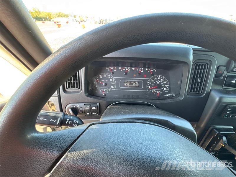 International MV607 Van Truck ボックスボディー、ウイング、箱車