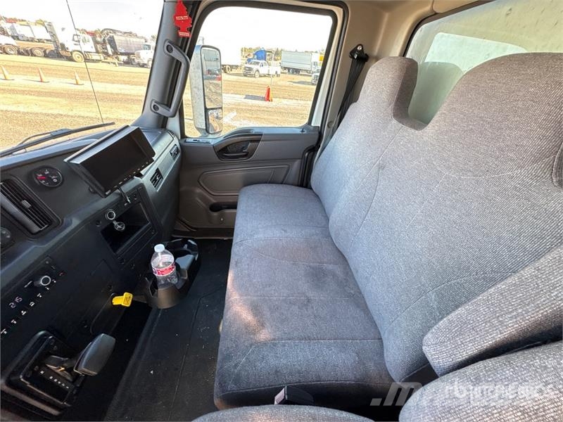 International MV607 Van Truck ボックスボディー、ウイング、箱車