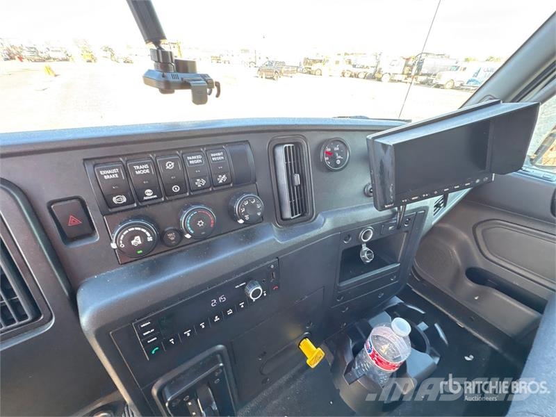 International MV607 Van Truck ボックスボディー、ウイング、箱車