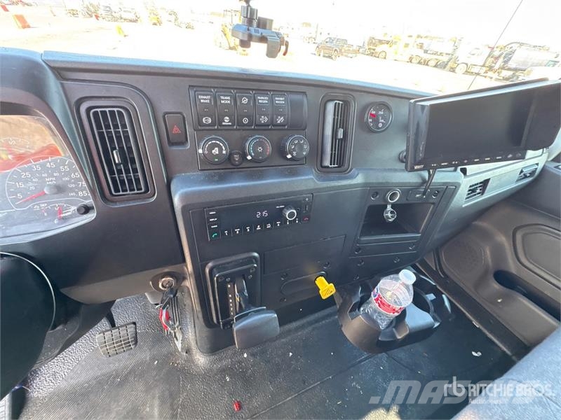 International MV607 Van Truck ボックスボディー、ウイング、箱車