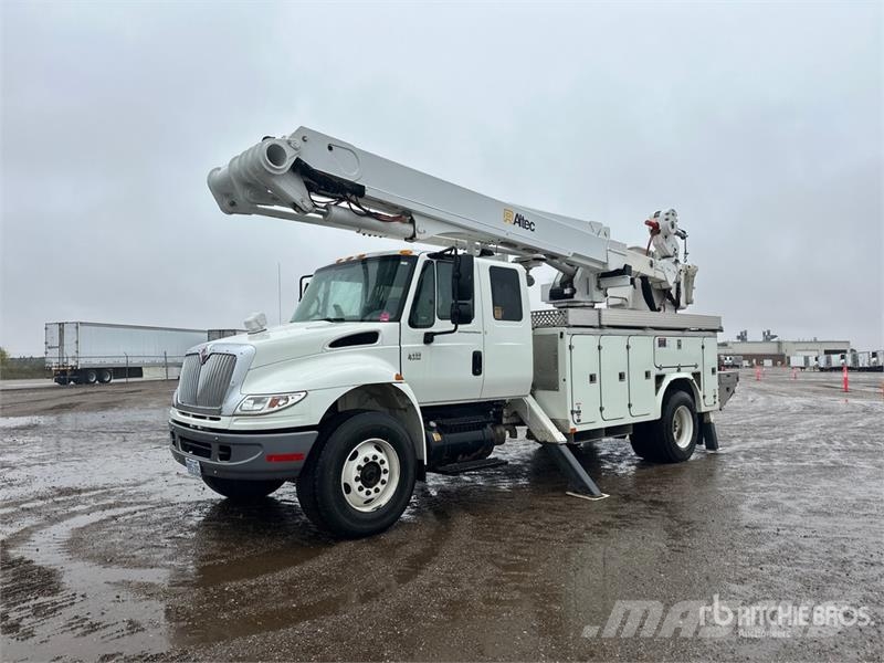 International on International 4400 Deluxe 4x2 Extended Cab Buck Auto korpe