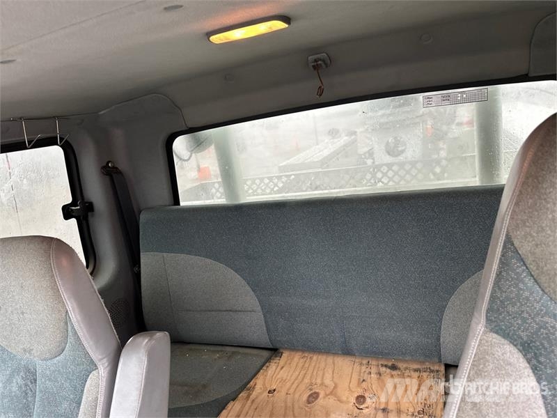 International on International 4400 Deluxe 4x2 Extended Cab Buck Auto korpe