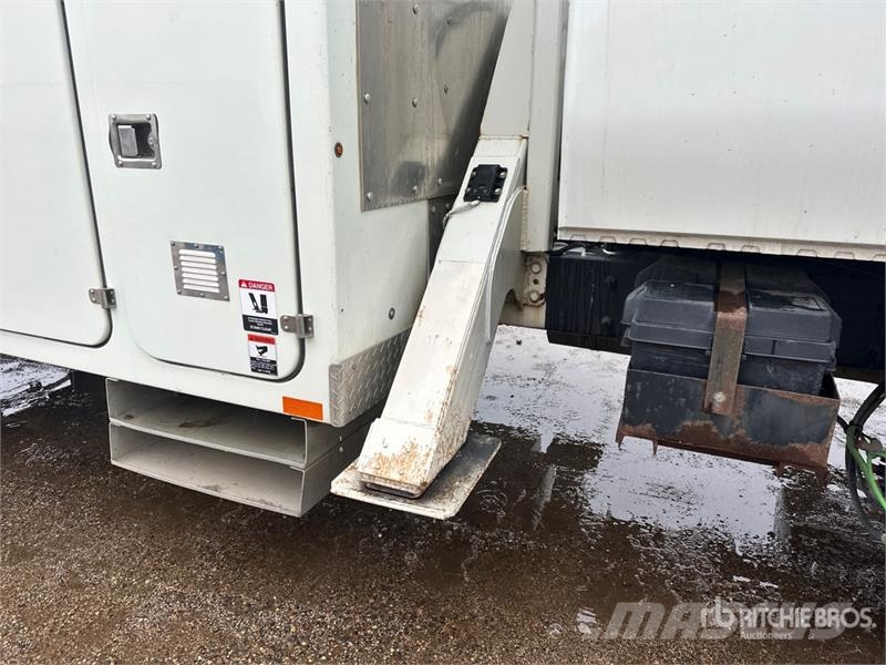 International on International 4400 Deluxe 4x2 Extended Cab Buck Auto korpe