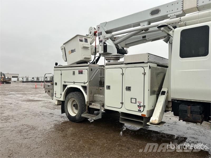 International on International 4400 Deluxe 4x2 Extended Cab Buck Auto korpe