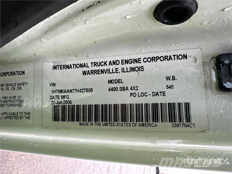 International on International 4400 Deluxe 4x2 Extended Cab Buck Auto korpe