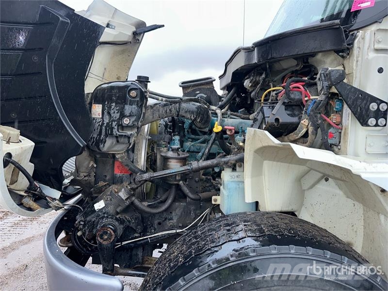 International on International 4400 Deluxe 4x2 Extended Cab Buck Auto korpe