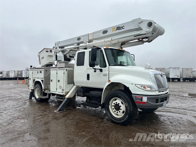 International on International 4400 Deluxe 4x2 Extended Cab Buck Auto korpe