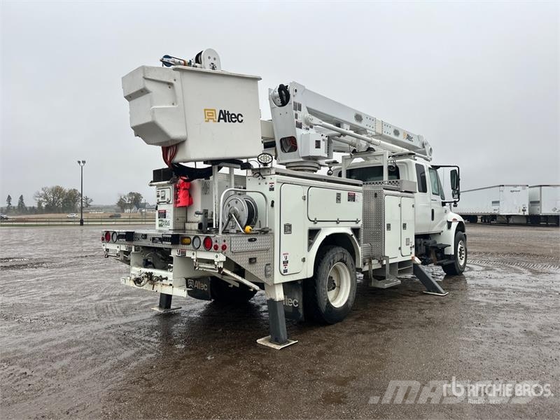 International on International 4400 Deluxe 4x2 Extended Cab Buck Auto korpe