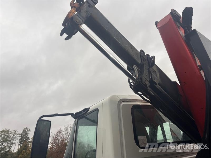 International PK10000 Knuckle Boom on International 4400 4x2 Fla Caminhões guindaste