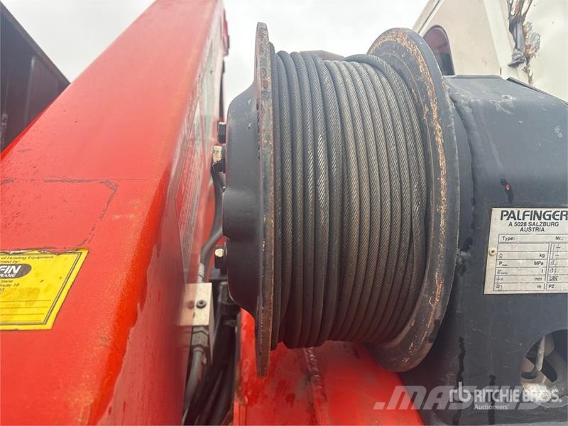 International PK10000 Knuckle Boom on International 4400 4x2 Fla Caminhões guindaste
