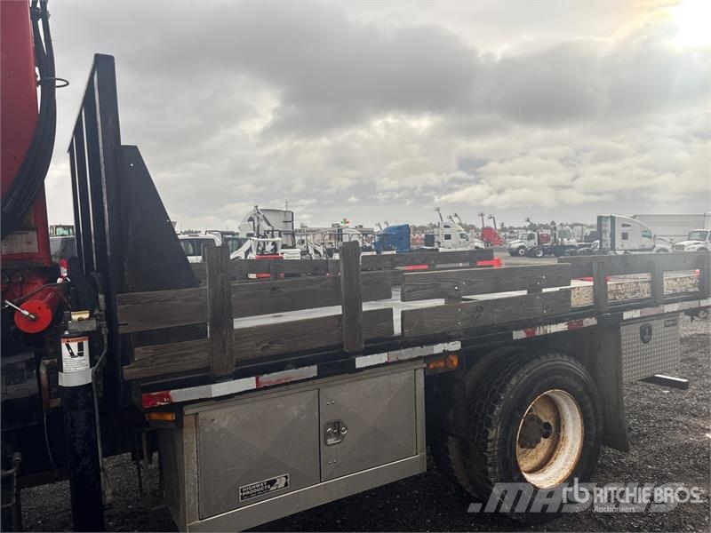 International PK10000 Knuckle Boom on International 4400 4x2 Fla Caminhões guindaste