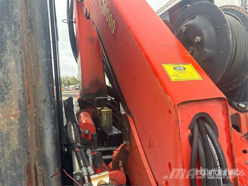 International PK10000 Knuckle Boom on International 4400 4x2 Fla Caminhões guindaste