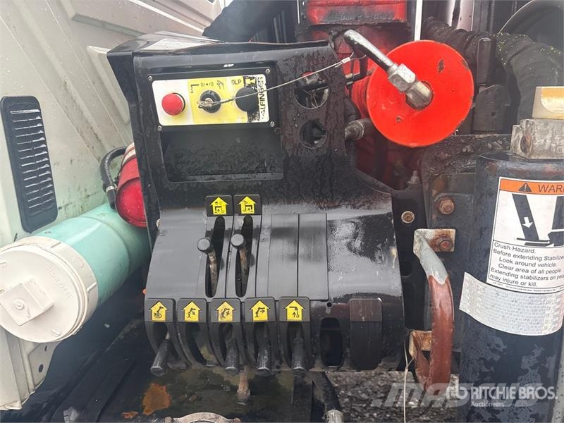 International PK10000 Knuckle Boom on International 4400 4x2 Fla Caminhões guindaste