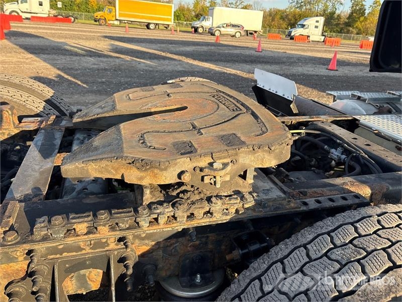 International ProStar+ 122 中古トラクターヘッド | トレーラーヘッド
