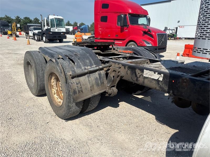 International ProStar+ 122 Trekkers