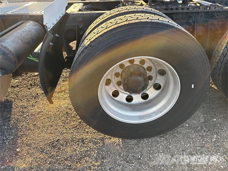 International ProStar+ 122 中古トラクターヘッド | トレーラーヘッド