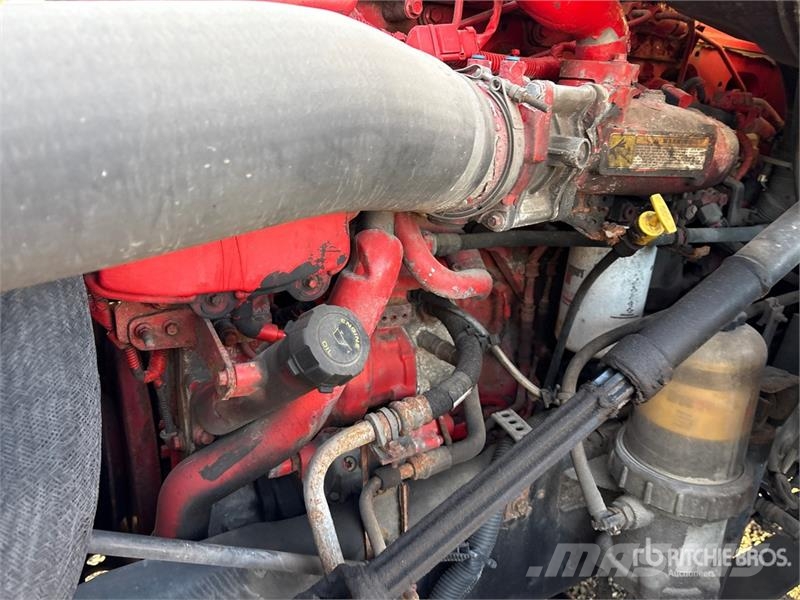 International ProStar+ 122 中古トラクターヘッド | トレーラーヘッド